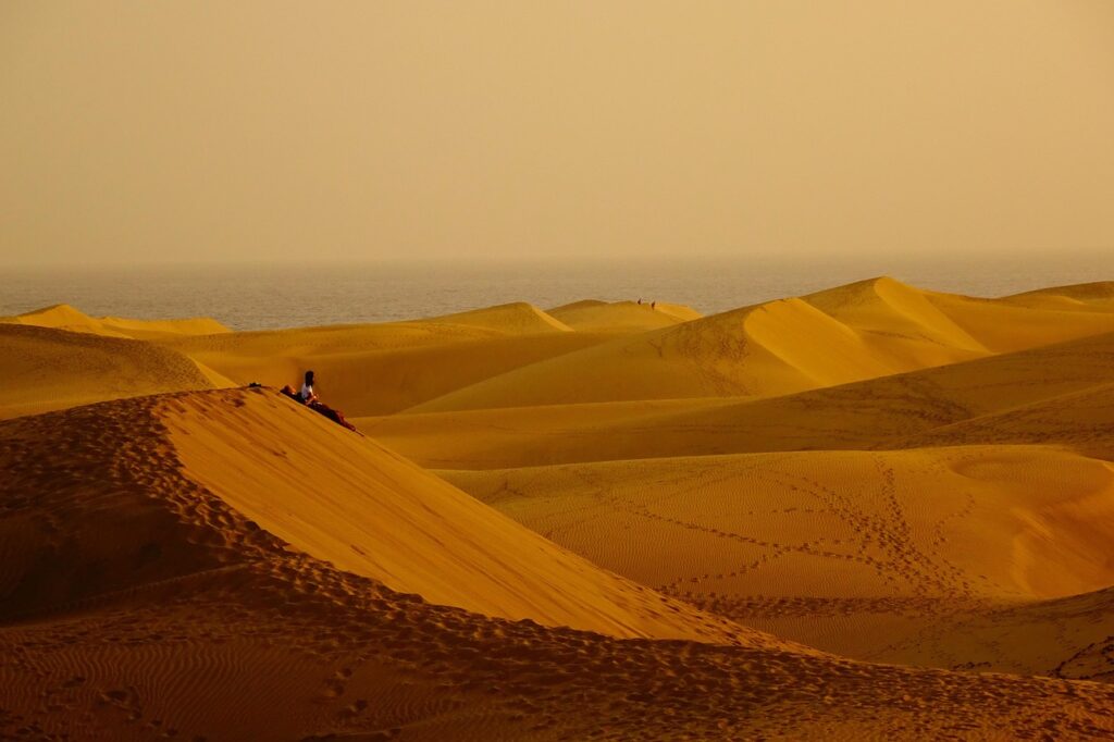 Delle imponenti dune visibili durante delle escursioni nel deserto in Marocco