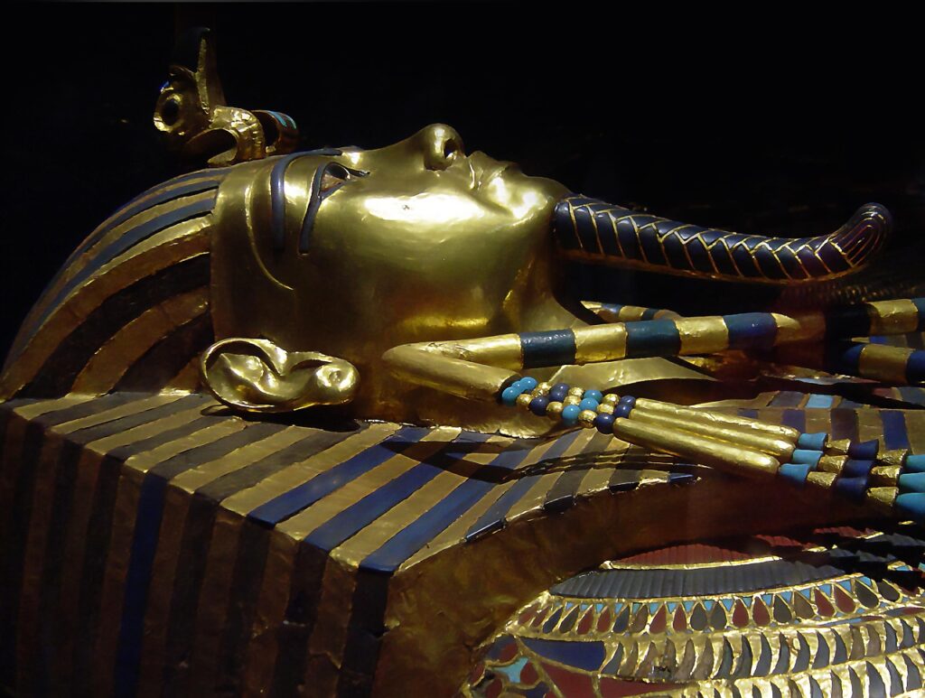 Il sarcofago di Tutankhamon al Grande Museo Egizio